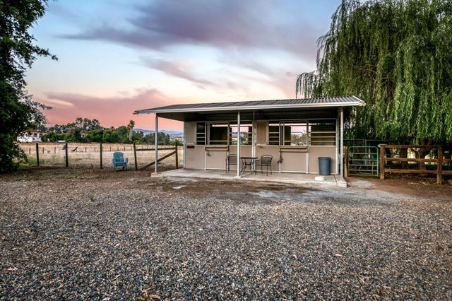 8584 N Madsen Avenue, Clovis, CA 93619