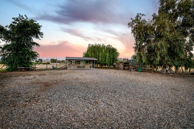 8584 N Madsen Avenue, Clovis, CA 93619