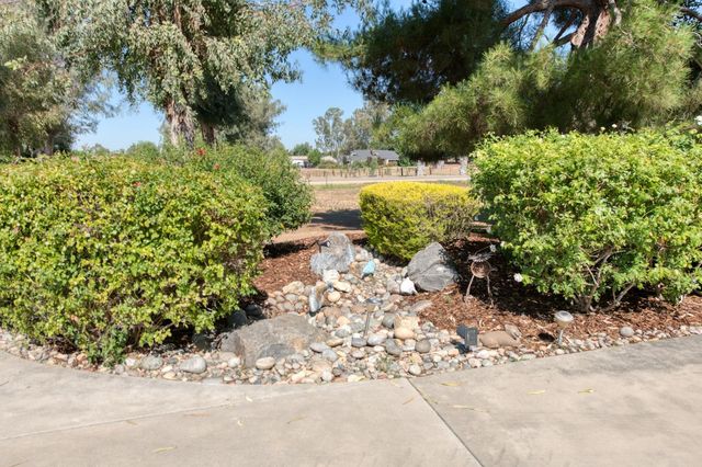 8584 N Madsen Avenue, Clovis, CA 93619