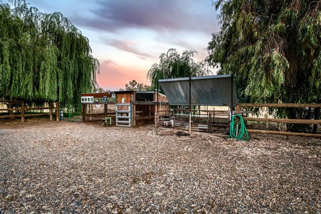 8584 N Madsen Avenue, Clovis, CA 93619