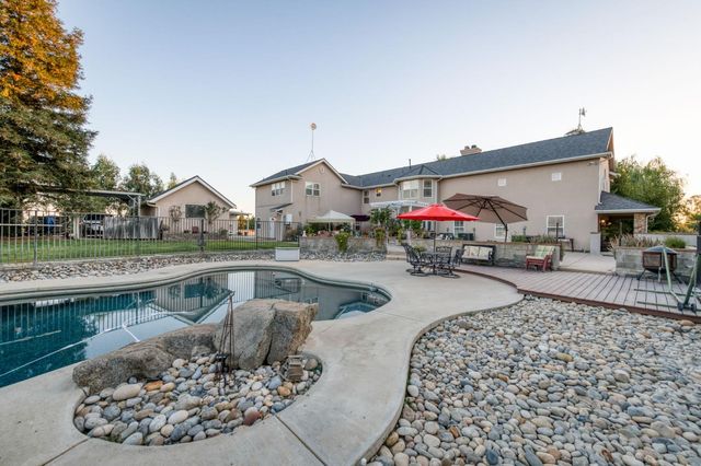 8584 N Madsen Avenue, Clovis, CA 93619