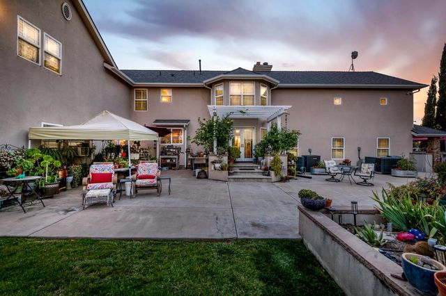 8584 N Madsen Avenue, Clovis, CA 93619
