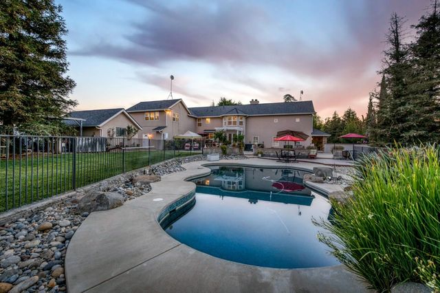 8584 N Madsen Avenue, Clovis, CA 93619