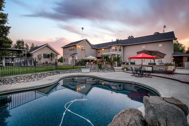8584 N Madsen Avenue, Clovis, CA 93619