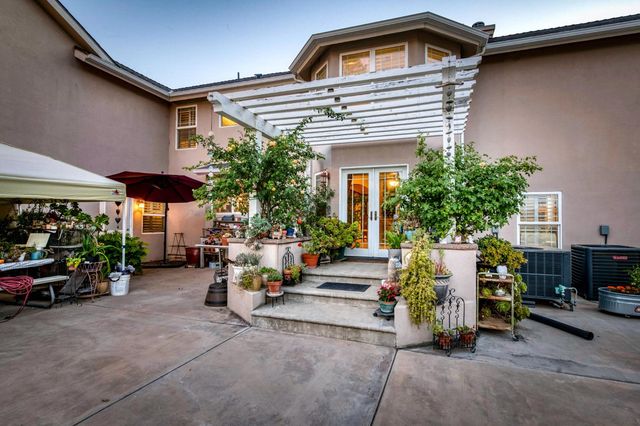 8584 N Madsen Avenue, Clovis, CA 93619