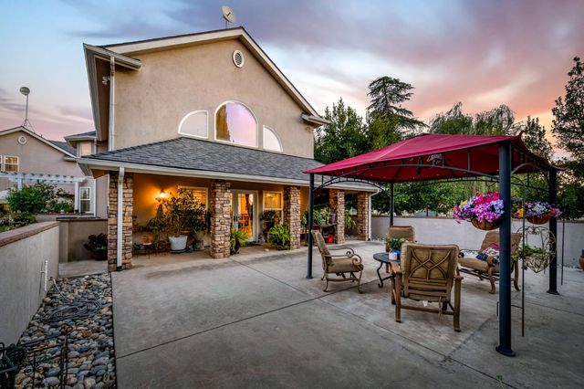 8584 N Madsen Avenue, Clovis, CA 93619