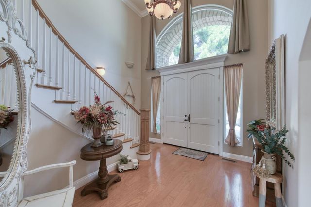 8584 N Madsen Avenue, Clovis, CA 93619