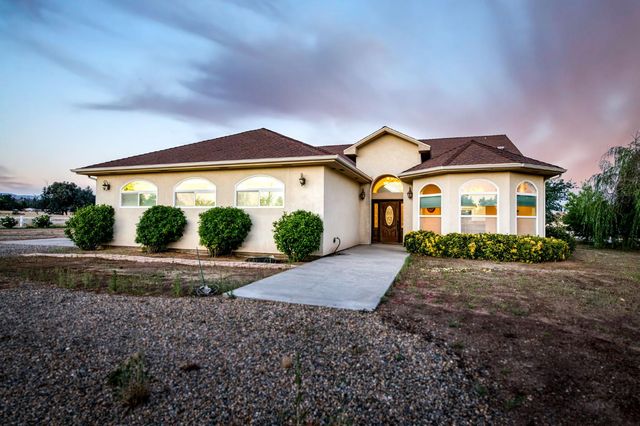 8584 N Madsen Avenue, Clovis, CA 93619