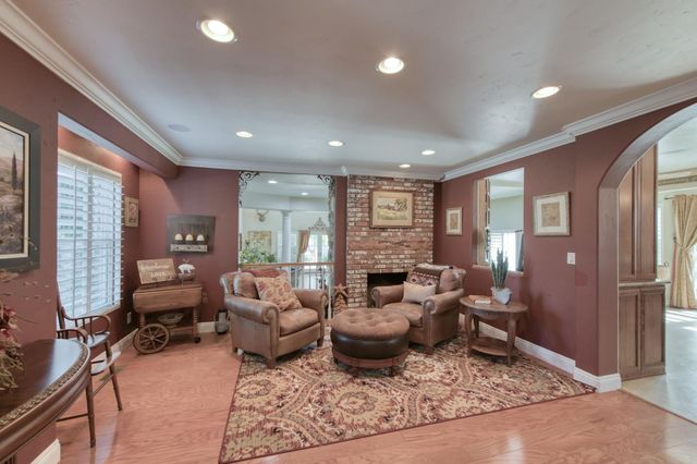 8584 N Madsen Avenue, Clovis, CA 93619