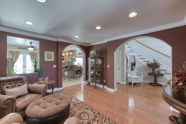 8584 N Madsen Avenue, Clovis, CA 93619