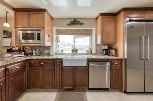 8584 N Madsen Avenue, Clovis, CA 93619