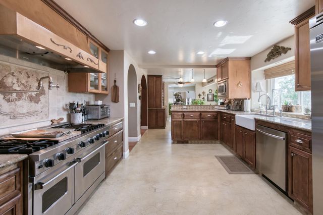 8584 N Madsen Avenue, Clovis, CA 93619