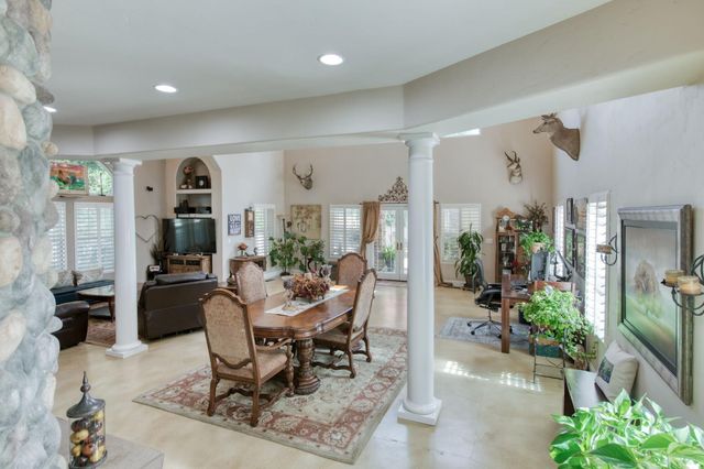 8584 N Madsen Avenue, Clovis, CA 93619
