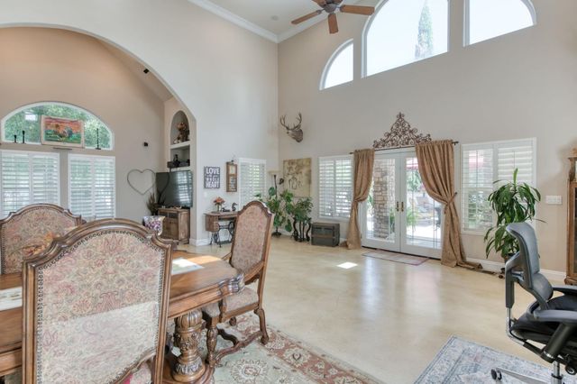 8584 N Madsen Avenue, Clovis, CA 93619