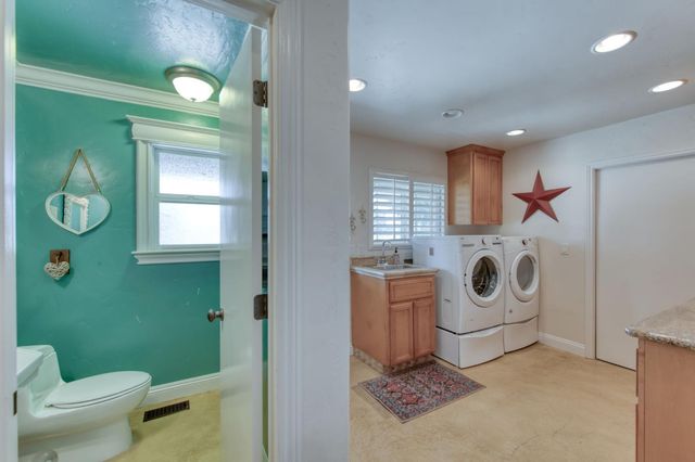 8584 N Madsen Avenue, Clovis, CA 93619