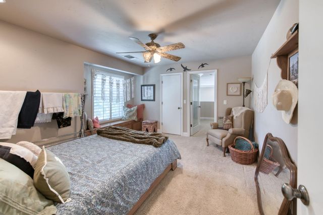 8584 N Madsen Avenue, Clovis, CA 93619