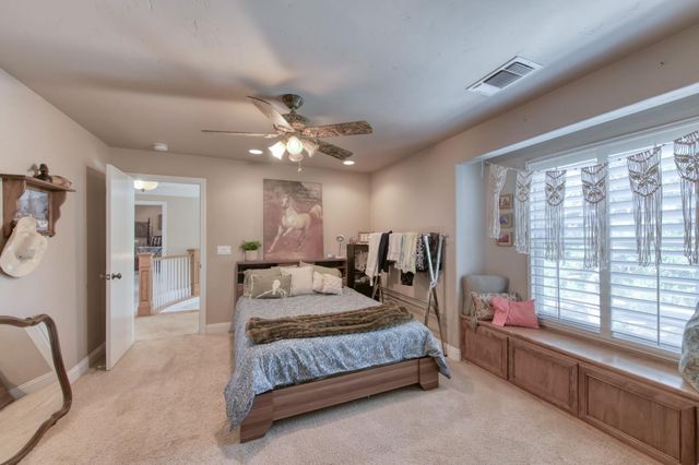 8584 N Madsen Avenue, Clovis, CA 93619