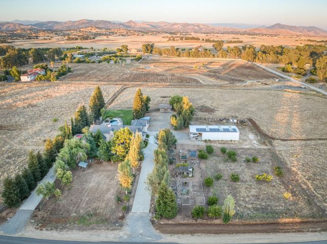 8584 N Madsen Avenue, Clovis, CA 93619