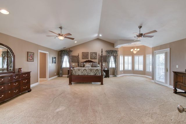 8584 N Madsen Avenue, Clovis, CA 93619