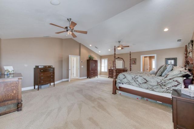 8584 N Madsen Avenue, Clovis, CA 93619
