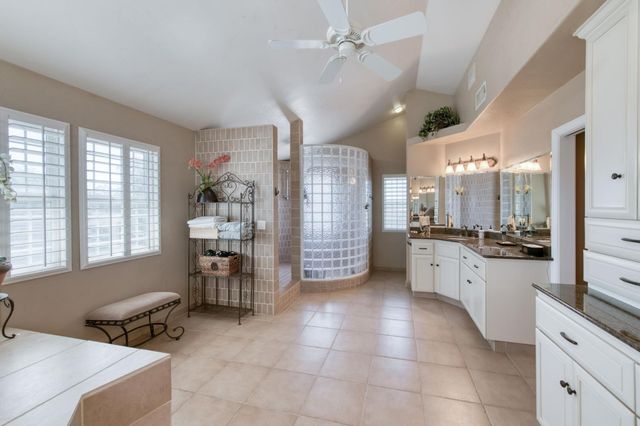 8584 N Madsen Avenue, Clovis, CA 93619