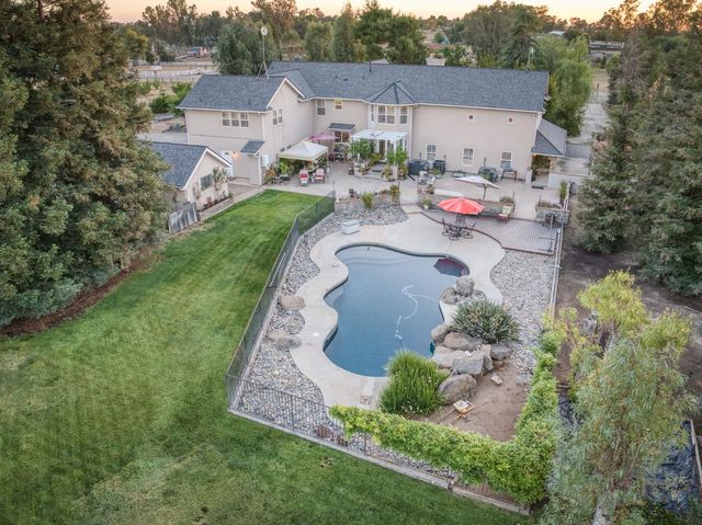 8584 N Madsen Avenue, Clovis, CA 93619