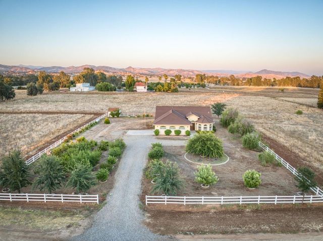 8584 N Madsen Avenue, Clovis, CA 93619