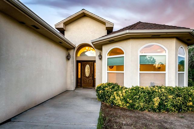 8584 N Madsen Avenue, Clovis, CA 93619