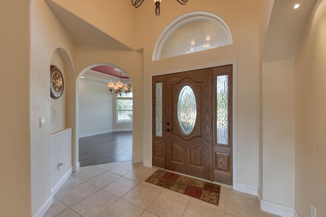 8584 N Madsen Avenue, Clovis, CA 93619