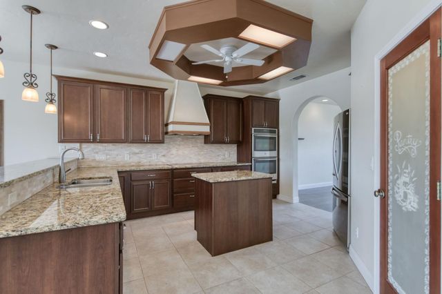 8584 N Madsen Avenue, Clovis, CA 93619
