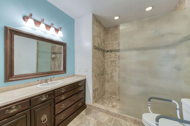8584 N Madsen Avenue, Clovis, CA 93619
