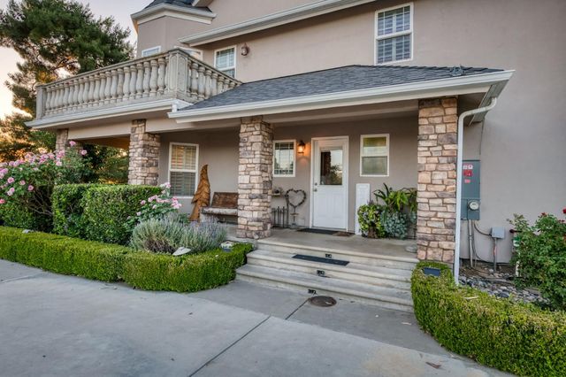 8584 N Madsen Avenue, Clovis, CA 93619