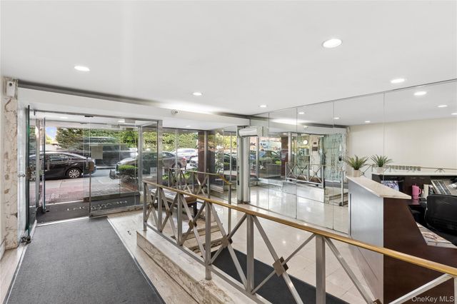 71-40 112th Street 106, Forest Hills, NY 11375