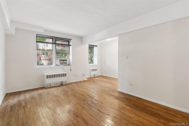 71-40 112th Street 106, Forest Hills, NY 11375