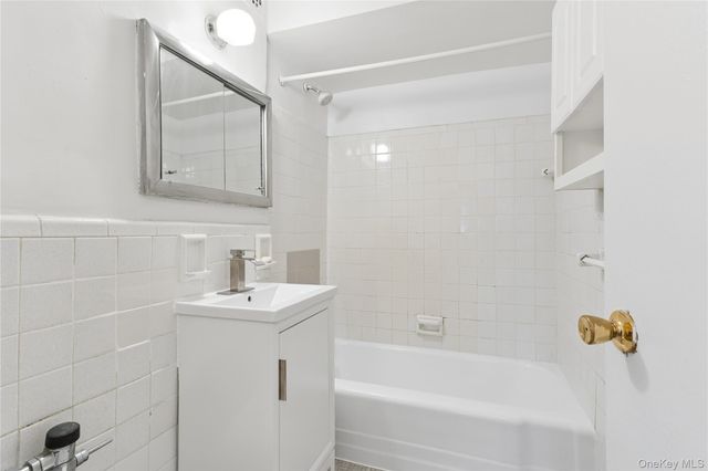 71-40 112th Street 106, Forest Hills, NY 11375