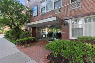 71-40 112th Street 106, Forest Hills, NY 11375