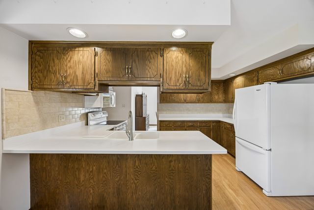 7809 Palm Drive, Orland Park, IL 60462