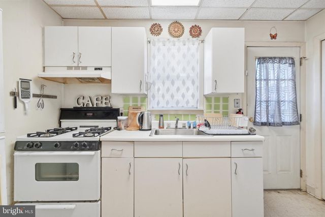 2333 S HUTCHINSON ST, Philadelphia, PA 19148
