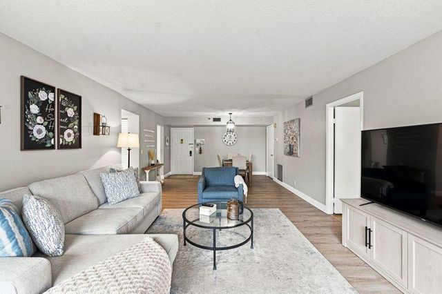 5260 NW 2nd Avenue Unit 204, Boca Raton, FL 33487