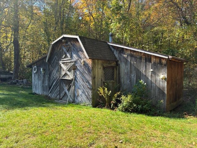 2 Farrar Dr, Holland, MA 01521