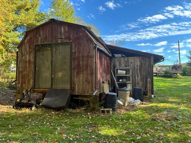 2 Farrar Dr, Holland, MA 01521