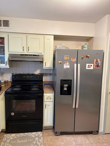 25 Padanaram Road APT 13, Danbury, CT 06811