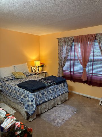 25 Padanaram Road APT 13, Danbury, CT 06811