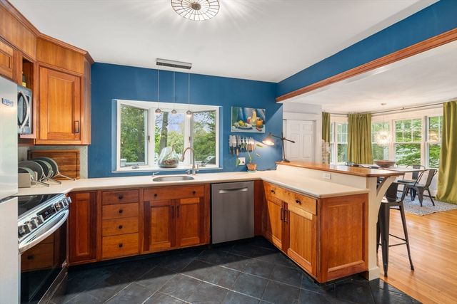 98 Brook Street, Wellesley, MA 02482