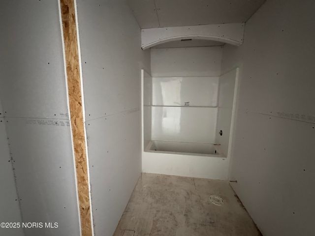 1324 Limerick Lane, Waterville, OH 43566