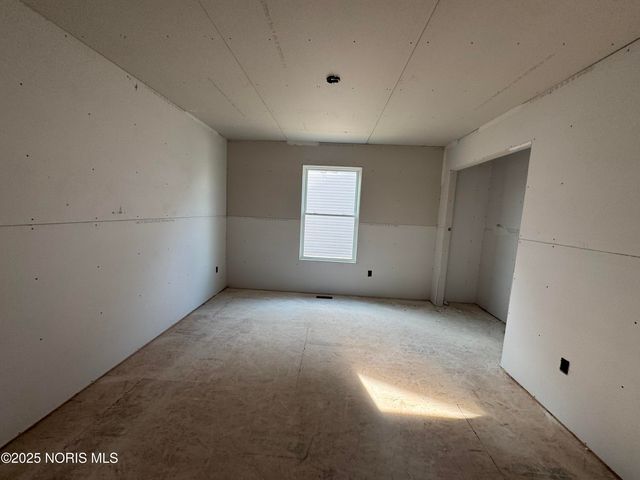 1324 Limerick Lane, Waterville, OH 43566