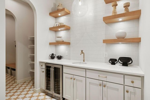 5571 Rolling Hills Parkway, Victoria, MN 55318