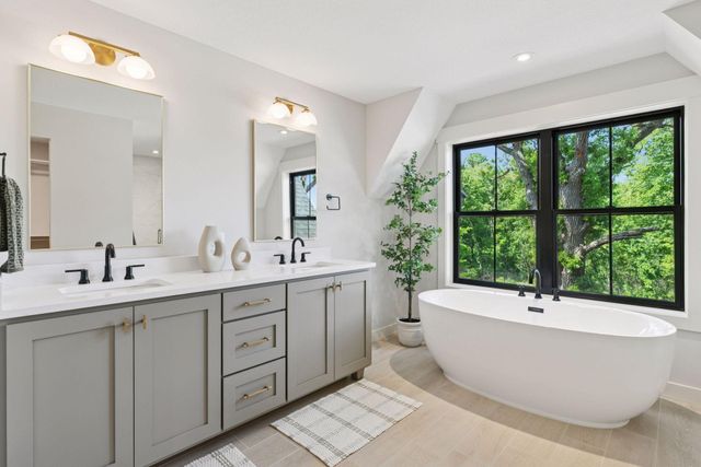 5571 Rolling Hills Parkway, Victoria, MN 55318