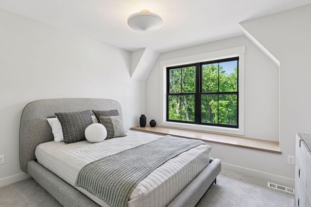 5571 Rolling Hills Parkway, Victoria, MN 55318