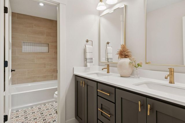 5571 Rolling Hills Parkway, Victoria, MN 55318